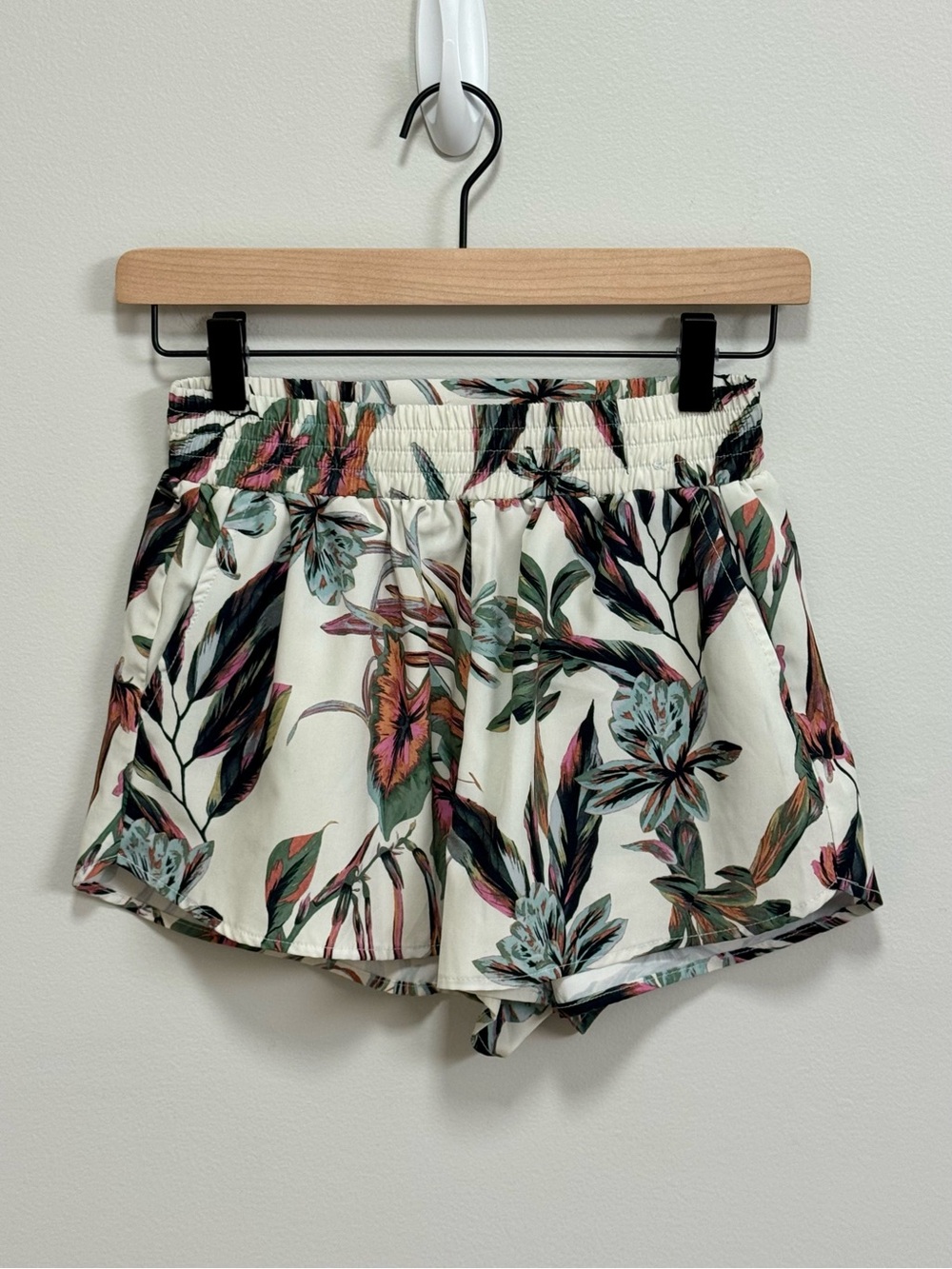 O'Neill “Landing” Vanilla Multicolor Tropical Floral Print Hybrid Board Shorts S